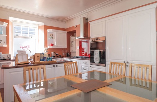 Cullen Cottage | Oceanfront Escape at 1 Seafield Street with Pool & Breakfast