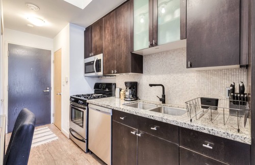 King West Village Condo | Elegant 1 Shaw St Loft Suites with Breakfast & Family Amenities