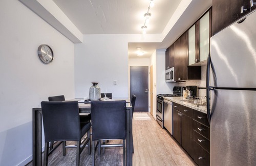King West Village Condo | Elegant 1 Shaw St Loft Suites with Breakfast & Family Amenities