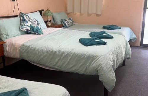 Horse Creek Hotel | 1 Showgrounds Road Horse Creek QLD 4714