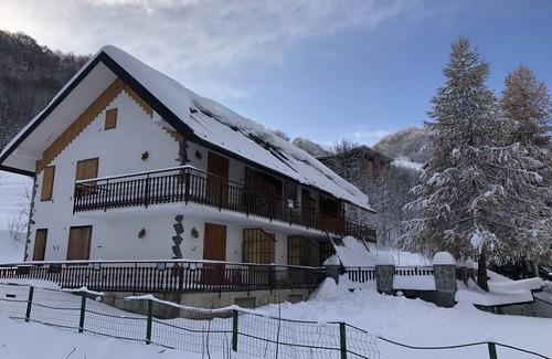 Limone Piemonte House | Cozy Ski-In Hut at Limone Riserva Bianca with Kitchen & Breakfast