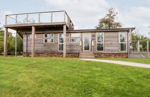 Dobwalls House | Explore 1 Southern Place - Family and Pet-Friendly Retreat