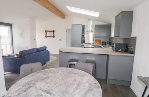 Dobwalls House | Explore 1 Southern Place - Family and Pet-Friendly Retreat