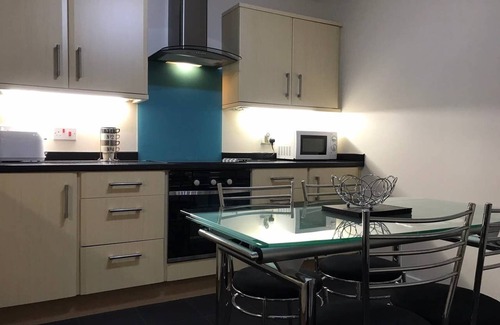 Perth Apartment | Discover St Catherine’s City Cottage: Top-Rated Stay with Pool