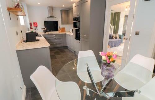Langtoft House | Discover 1 Staveley Cottages: Pet-Friendly & Family Approved