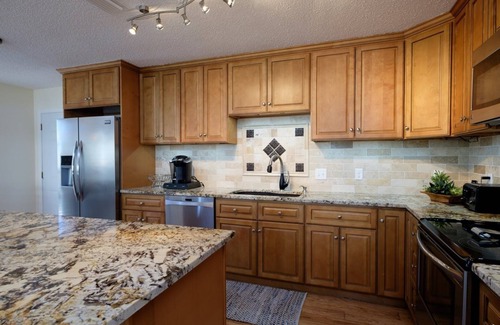 Holmes Beach Villa | Cozy 2 Bedroom Villa with Ocean View & Pool Amenities