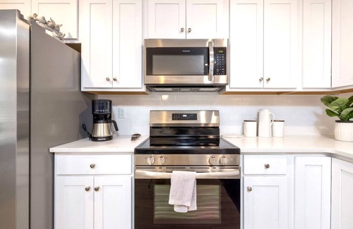Harrisburg House | 1 story fenced backyard mins from UNCC & speedway