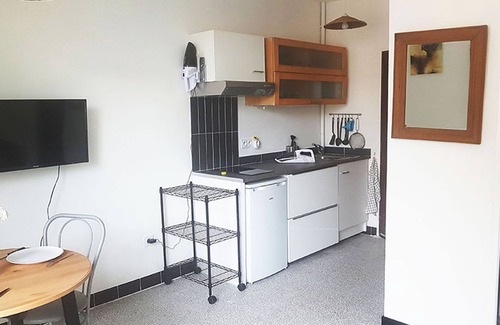 Charleval Apartment | Guest Rated 10/10: Studio in Charleval with Pool Access