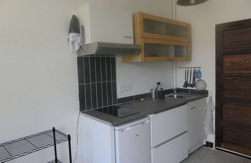 Charleval Apartment | Guest Rated 10/10: Studio in Charleval with Pool Access