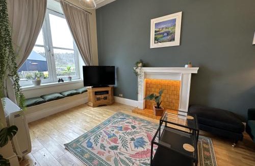 Kilmartin Apartment | Elegant Victorian Flat in Kilmartin - Pet Friendly Retreat