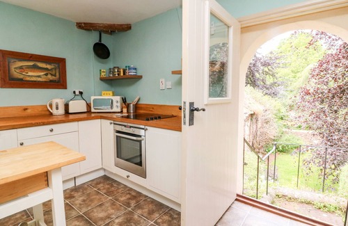 Fiddington Cottage | Family-Friendly Stay at The Coach House with Garden Access