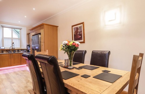 Elgin House | Relax at The Coach House: Pet Friendly with Hot Tub