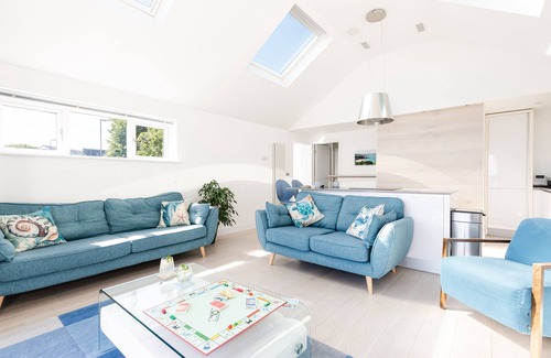 St Ives Apartment | Top-Rated The Coach House: Oceanfront Retreat in St Ives