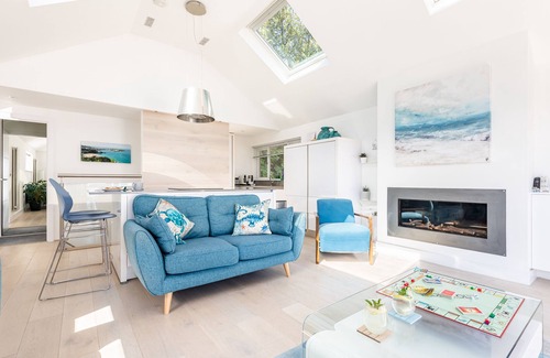 St Ives Apartment | Top-Rated The Coach House: Oceanfront Retreat in St Ives