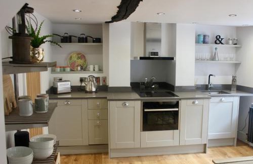 Stamford Apartment | Cozy Studio Apartment at Ye Olde Barn - Child Friendly Stay
