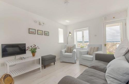 Lympstone House | Elegant 5-Star Stay at 1 The Quay - Family & Pet Friendly