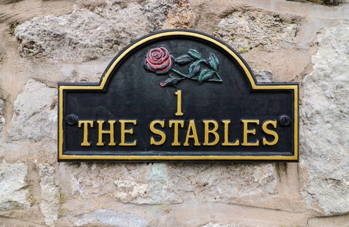 Clitheroe Cottage | Discover 1 The Stables: Guest Rated 9/10 with Kitchen & Breakfast