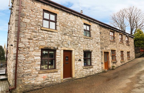 Clitheroe Cottage | Discover 1 The Stables: Guest Rated 9/10 with Kitchen & Breakfast