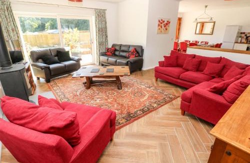 Robeston Wathen House | Pet-Friendly Stay at 1 The Warren - Guest Rated 9.5/10