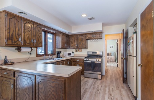 Morris Plains House | Heart of Historic Morris County: Pet-Friendly Retreat