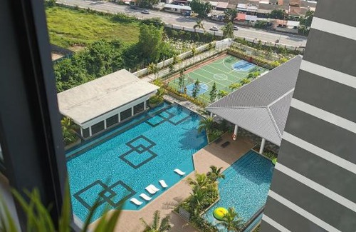 Kampung Bukit Dukong Apartment | Elegant 1 Traders Garden 1BR with Pool View & HiSpeed Internet