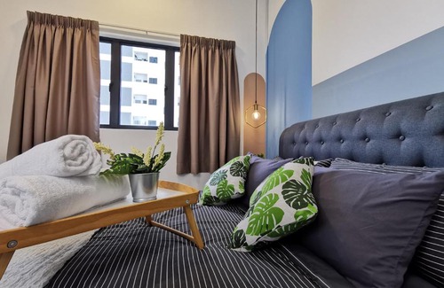 Kampung Bukit Dukong Apartment | Elegant 1 Traders Garden 1BR with Pool View & HiSpeed Internet