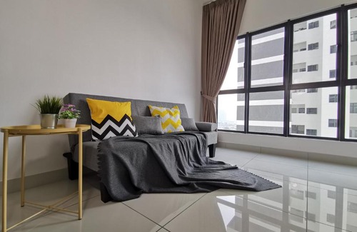 Kampung Bukit Dukong Apartment | Elegant 1 Traders Garden 1BR with Pool View & HiSpeed Internet