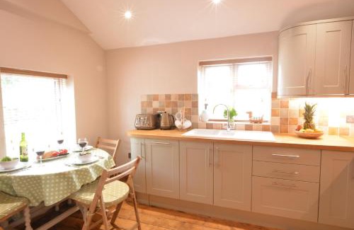 Lowestoft House | Pet-Friendly 1 Tunns Cottages in Rushmere, Rated 9.5/10
