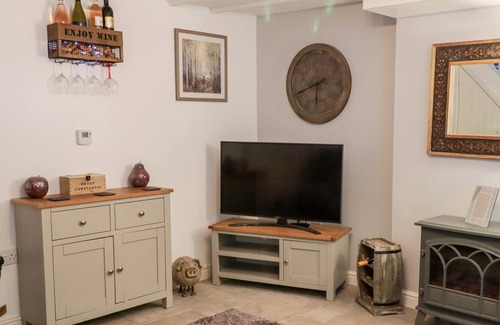 Burry Port House | 1 TY FRI, pet friendly, character holiday cottage in Burry Port