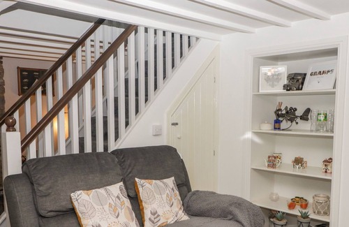 Burry Port House | 1 TY FRI, pet friendly, character holiday cottage in Burry Port