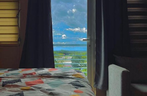 Iloilo Apartment | Urban Elegance: Guest Rated 9.3 with Pool & Pet-Friendly