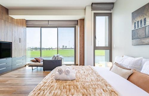 Abu Dhabi Apartment | #1 Villa in Yas - Private Pool - Full Golf Course View - Amazing BBQ - 5 min from F1, Ferrari World, Yas Mall, Warner Bros, Golf, etc