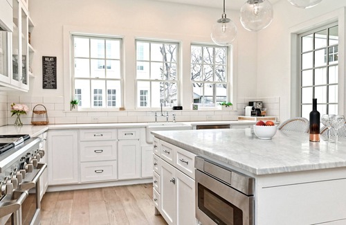 East Cesar Chavez House | Top-Rated Austin Getaway with HEATED POOL and Lake Views
