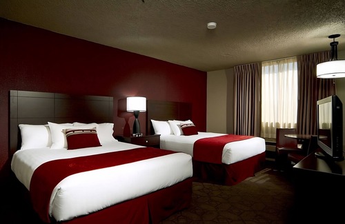 Laughlin Hotel | Exciting Nevada Getaway: Dining, Casino & Family Amenities!