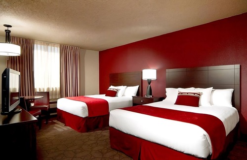 Laughlin Hotel | Riverside Resort: Scenic River View & Vibrant Onsite Dining