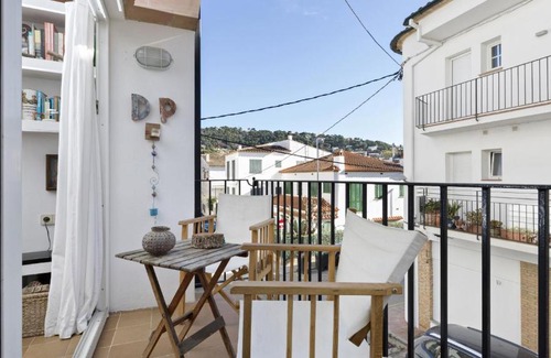 Llafranc Apartment | Ocean View Retreat at 1 Yol - Family-Friendly Getaway