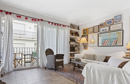 Llafranc Apartment | Ocean View Retreat at 1 Yol - Family-Friendly Getaway