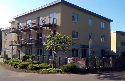 Gelbensande Apartment | Cozy One-Bedroom Retreat for Two with Free Wi-Fi