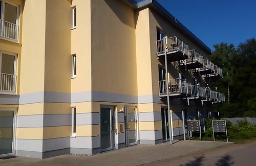 Gelbensande Apartment | Cozy One-Bedroom Retreat for Two with Free Wi-Fi
