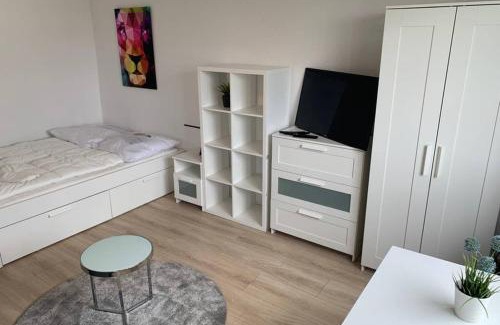 Nordost Apartment | Modern Apartment with Netflix, WiFi & Kitchen near City