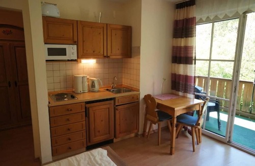 Schlatzendorf Apartment | Cozy 1-Bedroom Apartment with Pool, Spa & Kitchen Access