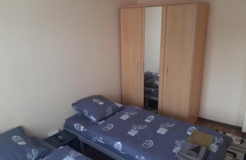 Goßnitz Apartment | Cozy 1-Bedroom Apartment for Couples with Breakfast