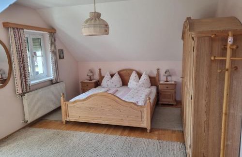 Wagerberg Apartment | Cozy 2-Person Bedroom at Fam Herbst I Thaller - Child Friendly