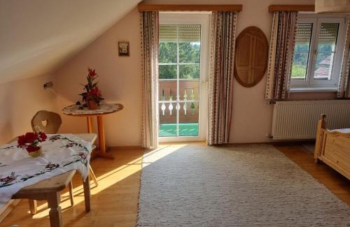Wagerberg Apartment | Cozy 2-Person Bedroom at Fam Herbst I Thaller - Child Friendly