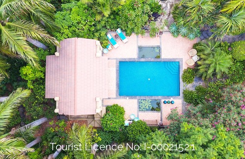 Los Realejos House | Serene Tropical Garden Retreat by the Sea with Top Amenities