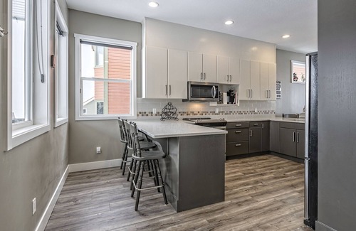 Silver Star Mountain House | Prime Location with Hot Tub, BBQ & Pet-Friendly Amenities!