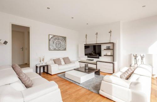 Mitte Apartment | Elegant Penthouse in Leipzig Central by Thomaskirche