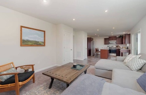 Dillsburg House | Top-Rated Sunset Hill Retreat with Spa and Hot Tub