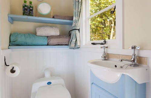 Etchinghill Cabin | Enchanting Woodland Retreat with Pet-Friendly Amenities