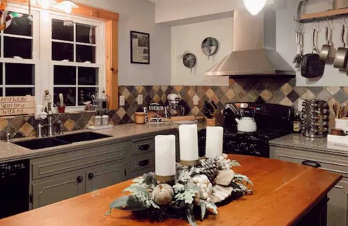 Wolcott House | 10 Acres w FirePit, HotTub, Near Stowe/Lake Elmore